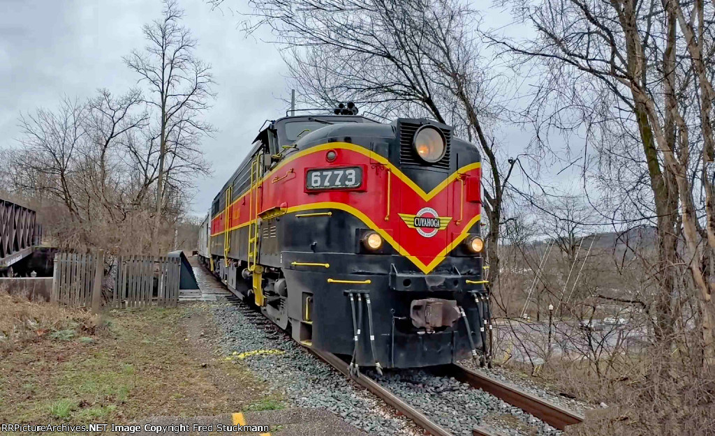 CVSR 6773 approaches Northside Station